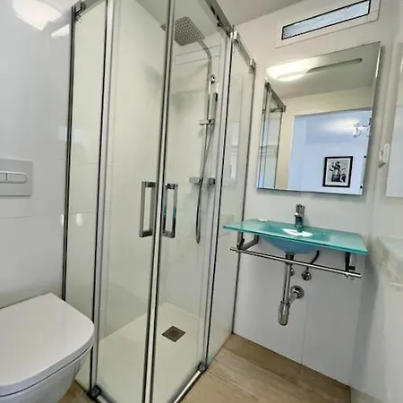 Apartamento Coqueta Y Luminosa Casa Independiente *