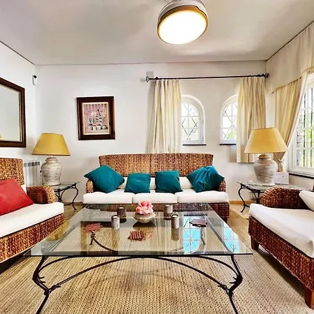 Apartamento Coqueta Y Luminosa Casa Independiente *